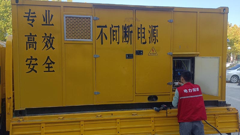 临高柴油发电机组和UPS电源配合使用时，如何避免切换过程中的电力中断？